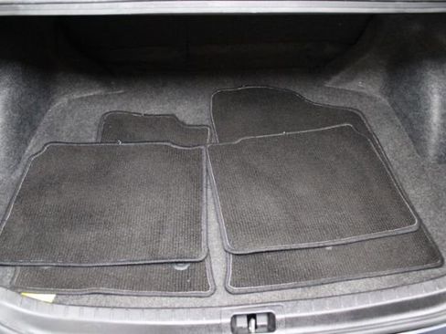 Used 2018 Toyota Corolla LE image 18