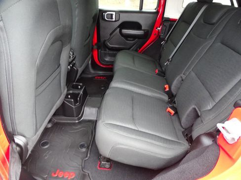 Used 2020 Jeep Wrangler Unlimited Willys Wheeler AWD/4WD image 31