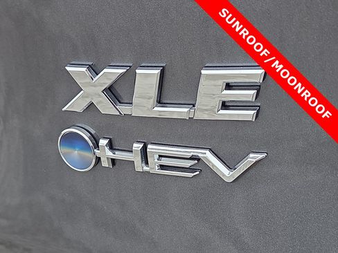 Used 2025 Toyota RAV4 XLE w/ Convenience Package AWD/4WD image 8