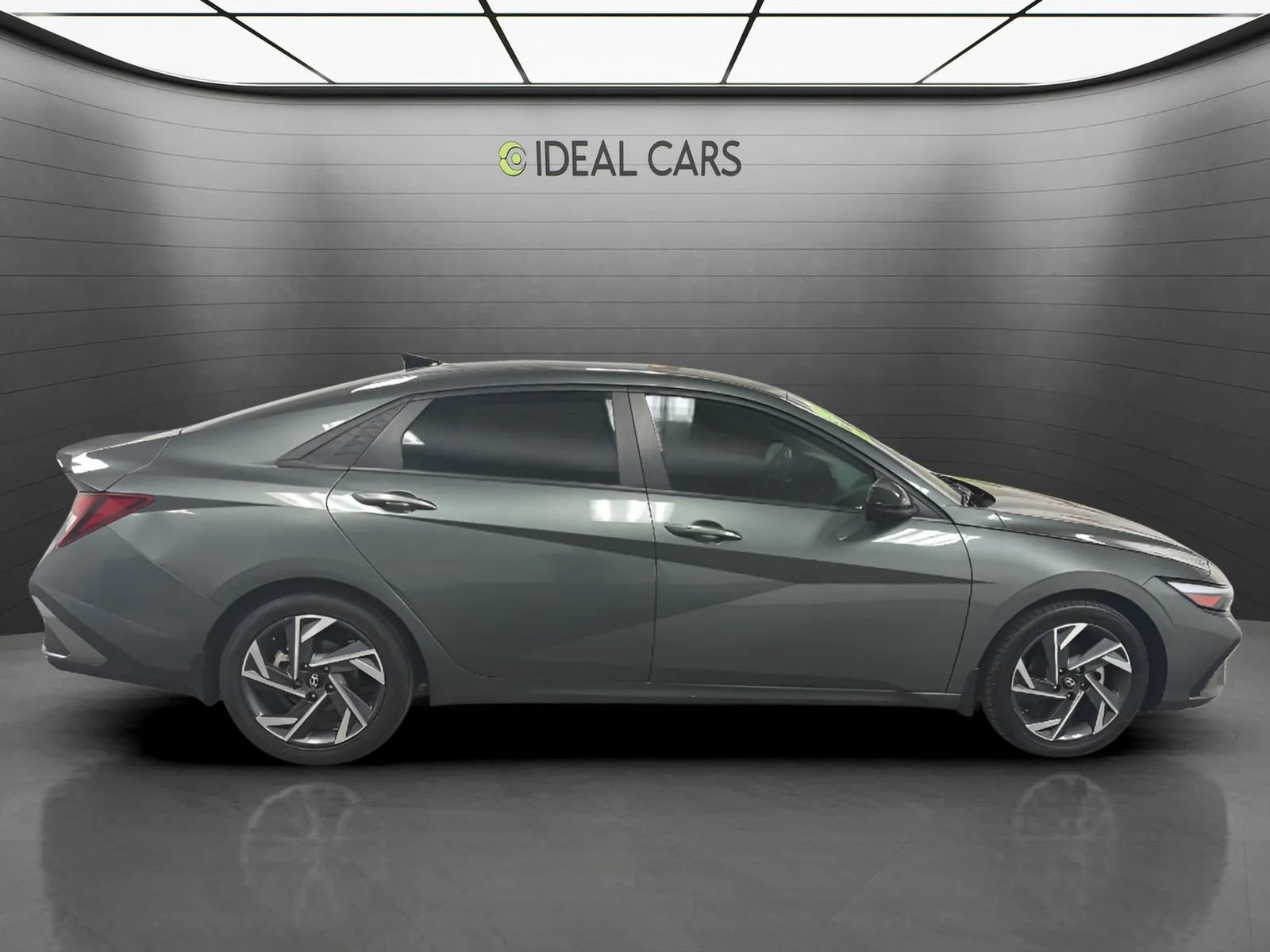 Used 2025 Hyundai Elantra Sport FWD image 4