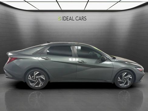 Used 2025 Hyundai Elantra Sport FWD image 4