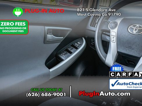 Used 2015 Toyota Prius Two w/ Preferred Accessory Package FWD image 12
