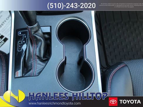 Used 2017 Toyota Camry SE FWD image 19