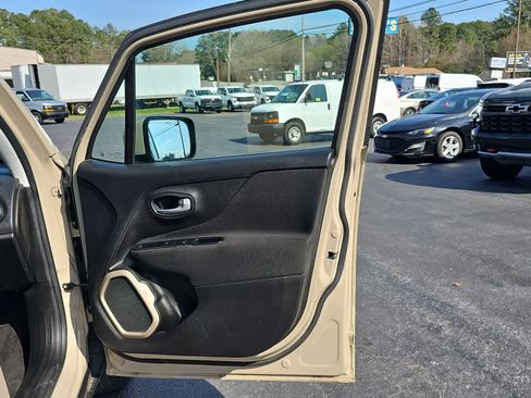 Used 2015 Jeep Renegade Latitude w/ Popular Equipment Group image 26