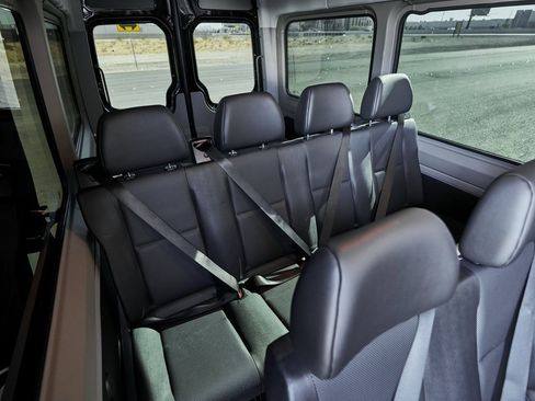 Used 2018 Mercedes-Benz Sprinter 2500 image 27