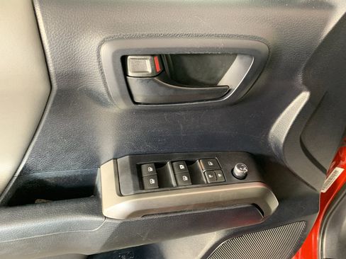 Used 2016 Toyota Tacoma SR5 w/ Towing Package AWD/4WD image 15