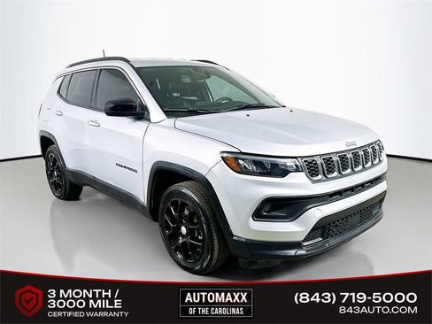 Used 2024 Jeep Compass Latitude AWD/4WD image 1
