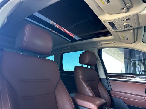 Used 2016 Volkswagen Touareg VR6 AWD/4WD image 18