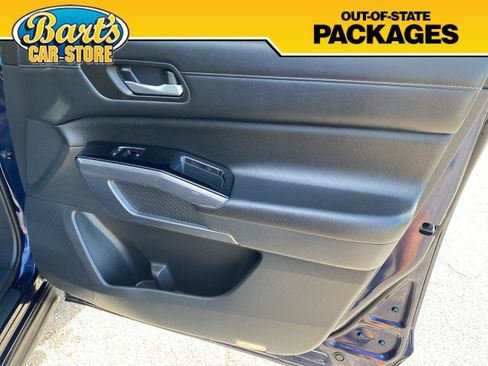 Used 2022 Nissan Pathfinder SL AWD/4WD image 15