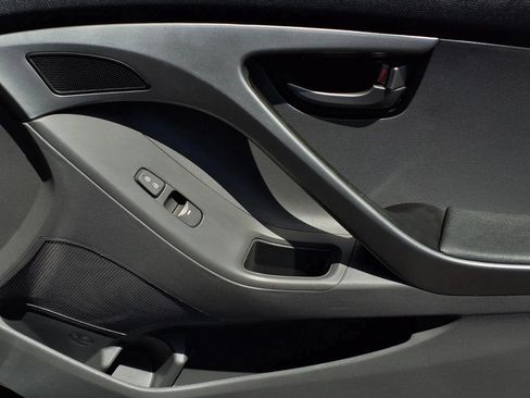 Used 2013 Hyundai Elantra GLS FWD image 26