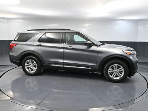 Used 2022 Ford Explorer XLT w/ Class IV Trailer Tow Package image 4