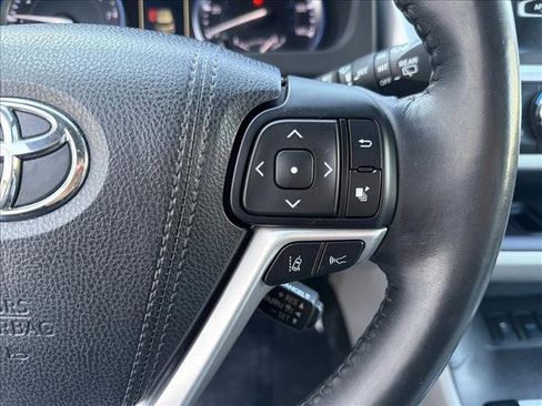 Used 2017 Toyota Highlander XLE image 16