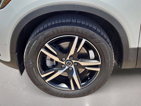 Used 2023 Volvo XC40 B5 Plus AWD/4WD image 10