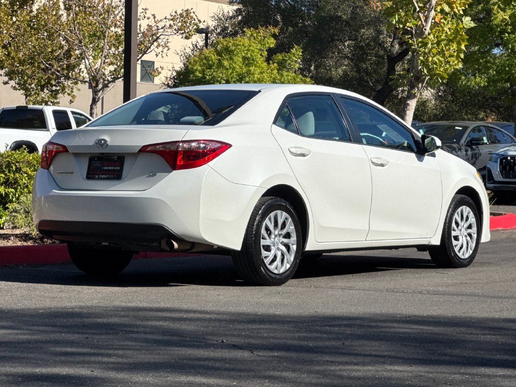 Used 2018 Toyota Corolla LE FWD image 5