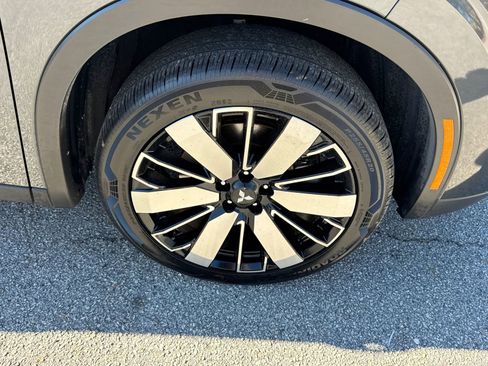 Used 2025 Mitsubishi Outlander SE image 12