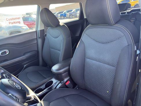 Used 2015 Kia Soul + image 15