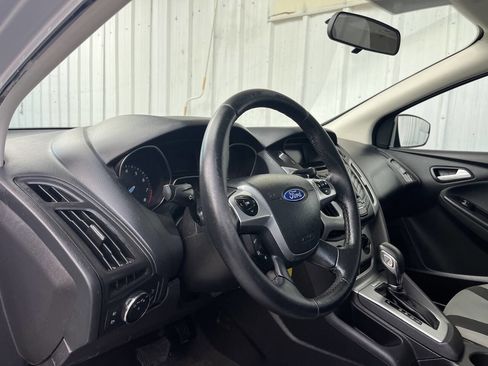 Used 2014 Ford Focus SE w/ SE Sport Package image 9
