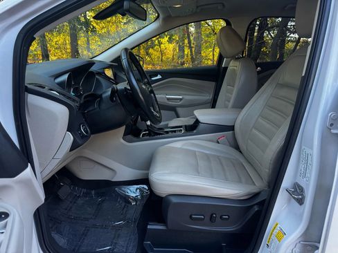 Used 2017 Ford Escape Titanium image 9
