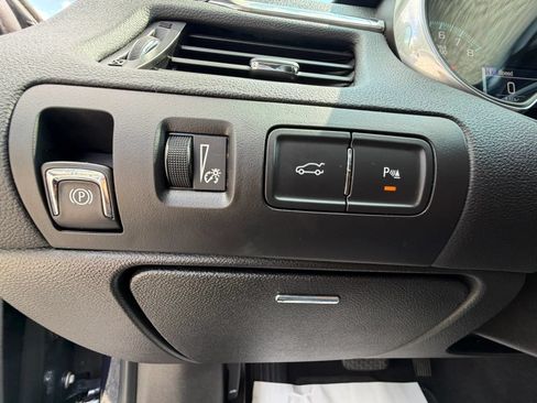 Used 2019 Chevrolet Impala Premier FWD image 21