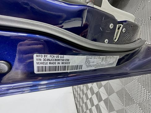 Used 2021 Jeep Compass Limited w/ Elite Exterior Group image 12