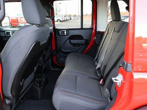 Used 2025 Jeep Wrangler Unlimited Rubicon image 25