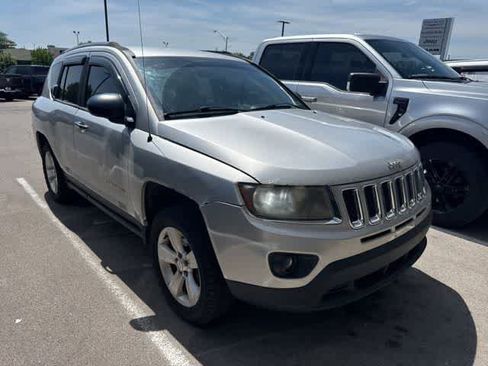 Used 2014 Jeep Compass Sport AWD/4WD image 2