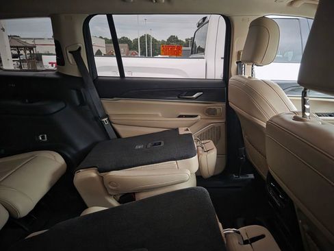 Used 2021 Jeep Grand Cherokee L Limited RWD image 8