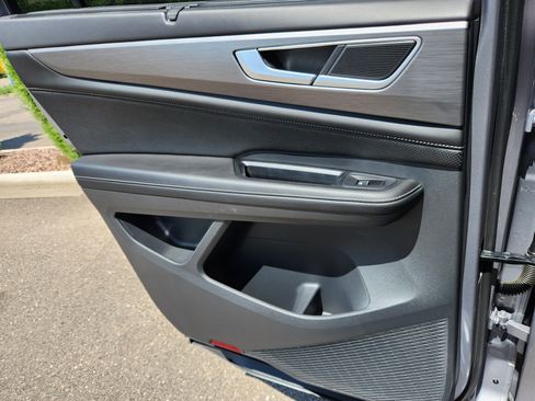 Used 2024 Volkswagen Atlas Cross Sport SE image 10