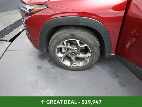 Used 2025 Chevrolet Trax LT FWD image 15