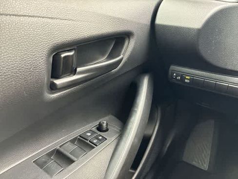 Used 2022 Toyota Corolla LE FWD image 39