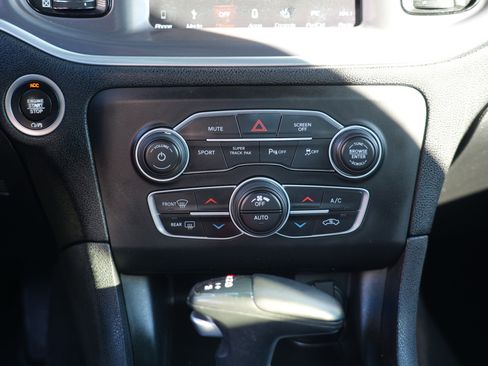 Used 2019 Dodge Charger SXT w/ Blacktop Package image 24