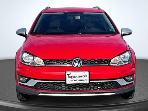 Used 2017 Volkswagen Golf Alltrack S image 2