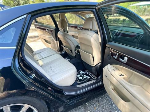 Used 2013 Hyundai Equus Signature RWD image 4