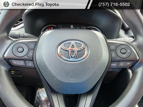 Used 2025 Toyota RAV4 XLE FWD image 12