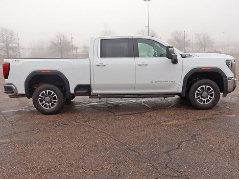 Used 2024 GMC Sierra 2500 SLE w/ SLE Convenience Package image 17