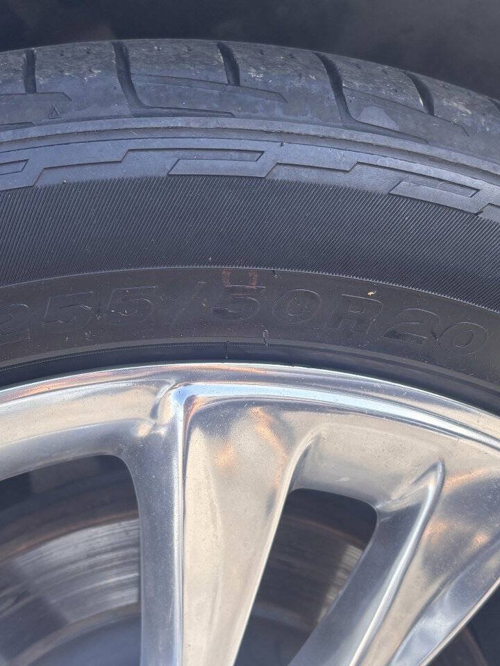 Used 2019 Ford Explorer XLT w/ Equipment Group 202A FWD image 27