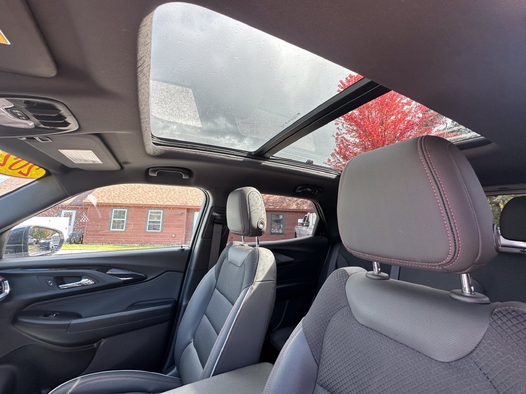 Used 2023 Chevrolet TrailBlazer RS w/ Sun and Liftgate Package FWD image 18