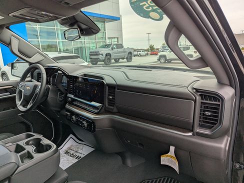 Used 2025 Chevrolet Silverado 1500 LT AWD/4WD image 42