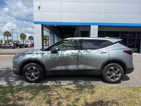 Used 2023 Chevrolet Blazer LT FWD image 3