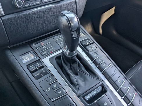 Used 2018 Porsche Macan image 29