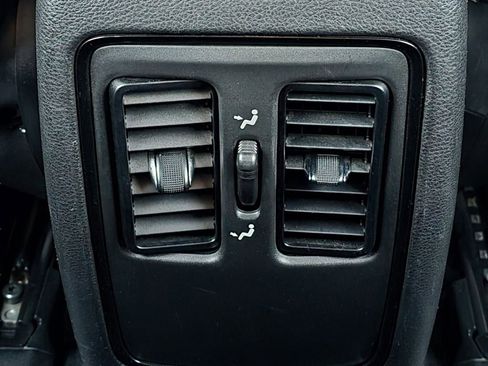 Used 2023 Dodge Durango SXT image 28