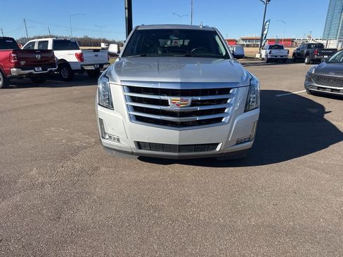 Used 2019 Cadillac Escalade 4WD image 18