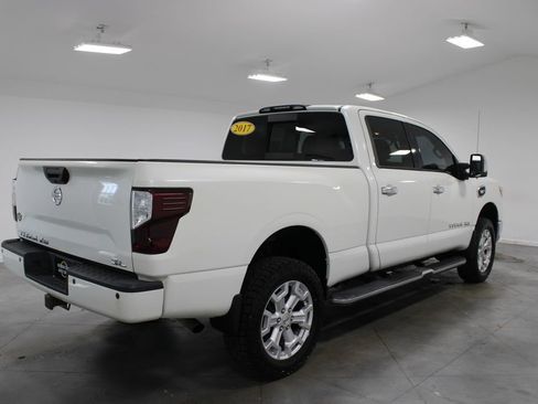 Used 2017 Nissan Titan SL RWD image 9