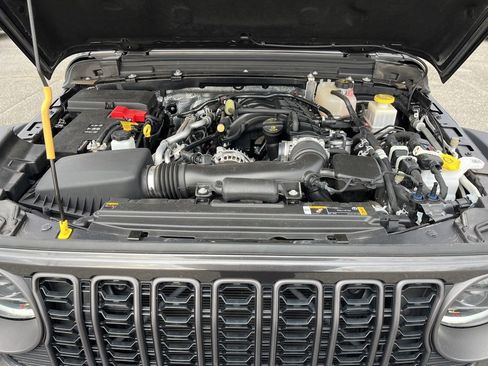 Used 2024 Jeep Gladiator Rubicon image 25