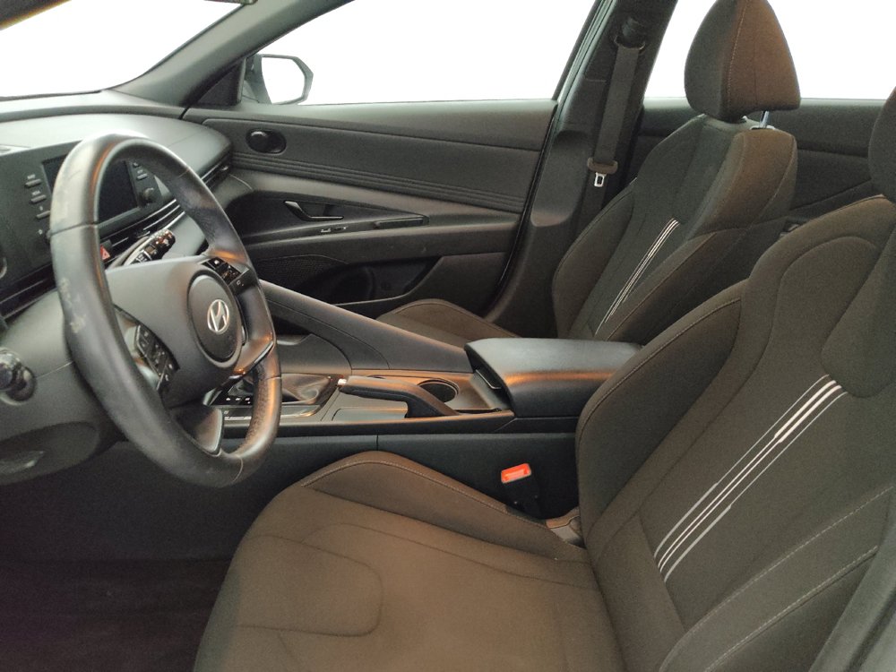 Used 2025 Hyundai Elantra Sport FWD image 17