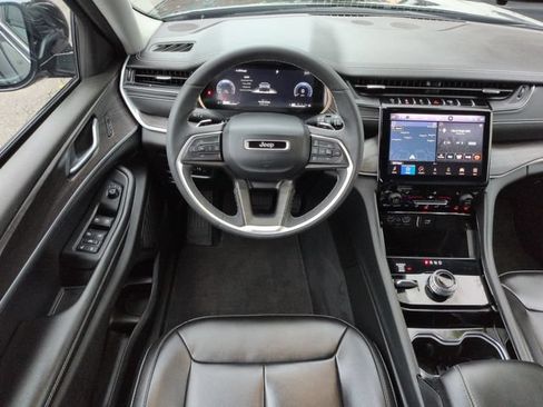 Used 2023 Jeep Grand Cherokee L Limited w/ Black Appearance Package AWD/4WD image 16