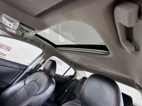 Certified 2024 Nissan Sentra SR w/ SR Premium Package FWD image 11