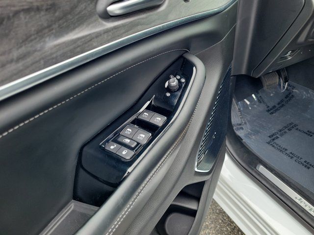 Used 2023 Jeep Grand Cherokee Overland AWD/4WD image 17
