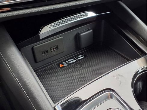 Certified 2025 Buick Envision Preferred AWD/4WD image 10