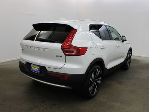 Used 2024 Volvo XC40 B5 Plus w/ Protection Package AWD/4WD image 5